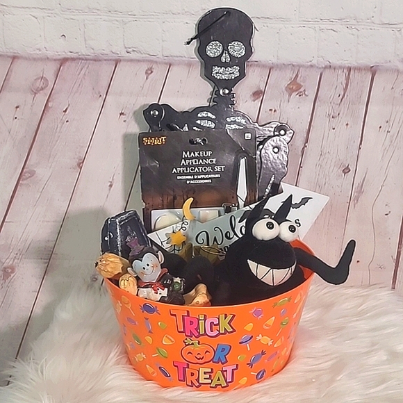 Halloween Mystery Boo Bucket main image 0